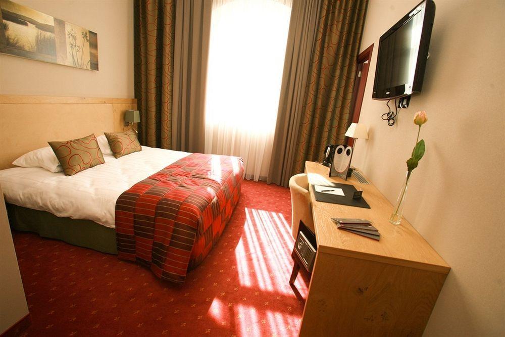 Hotel Verviers Van Der Valk Esterno foto
