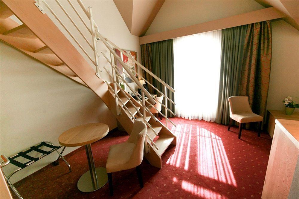 Hotel Verviers Van Der Valk Esterno foto