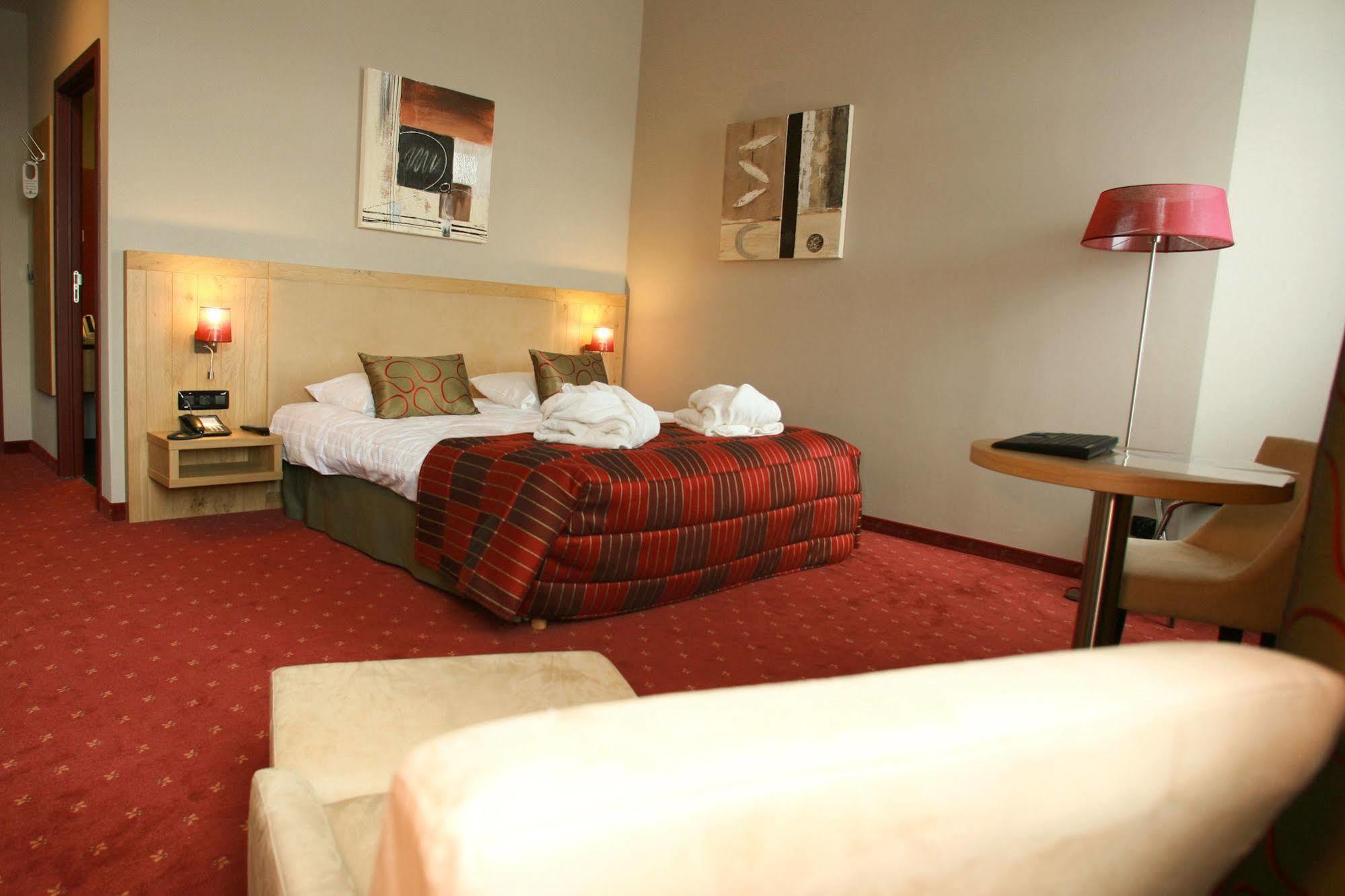 Hotel Verviers Van Der Valk Esterno foto