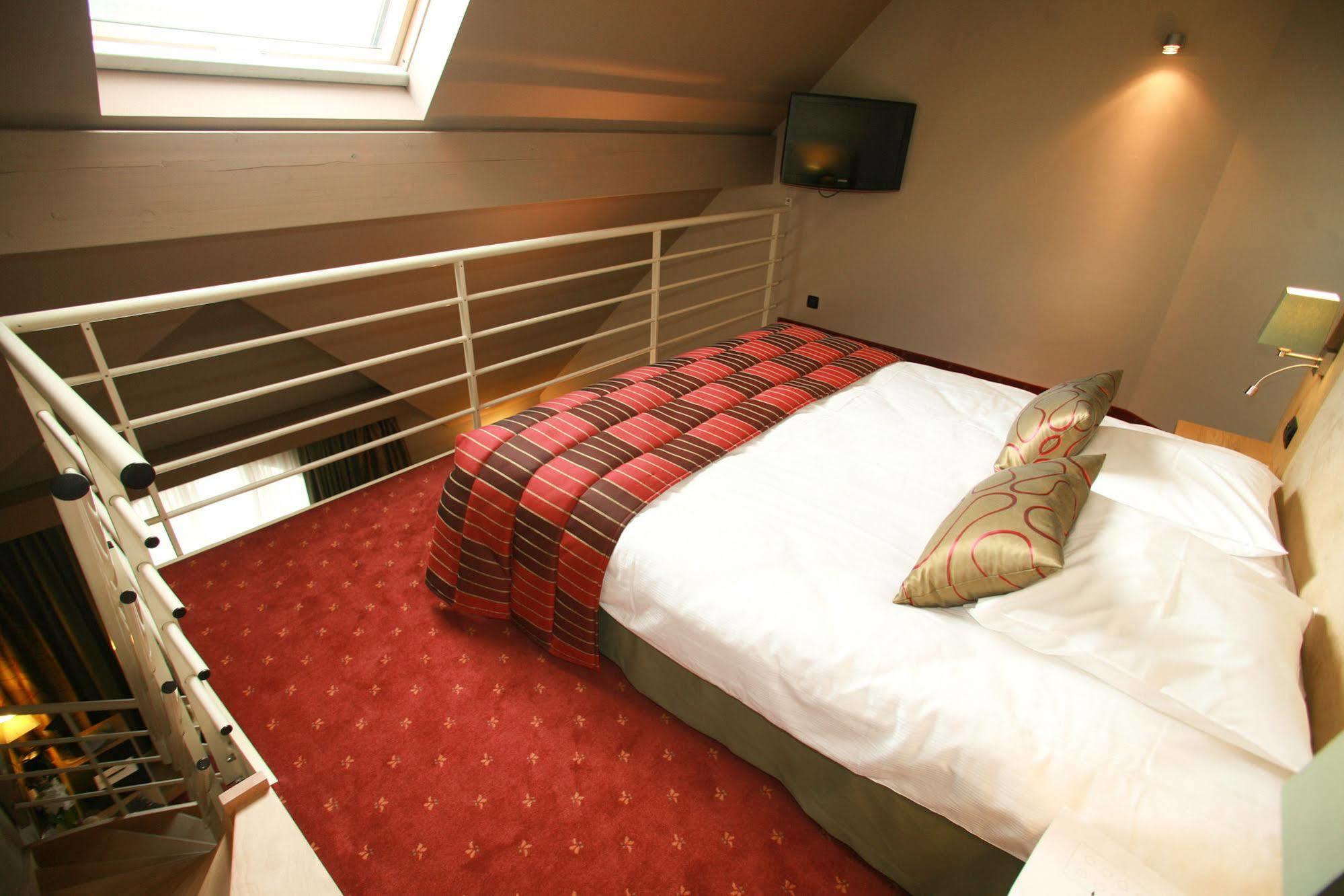 Hotel Verviers Van Der Valk Esterno foto